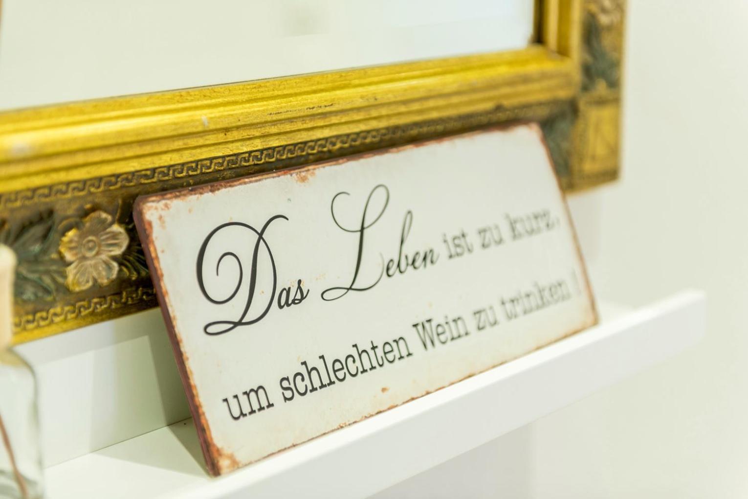 Weinbau Frank Schoenig Sommerhausen Eksteriør billede