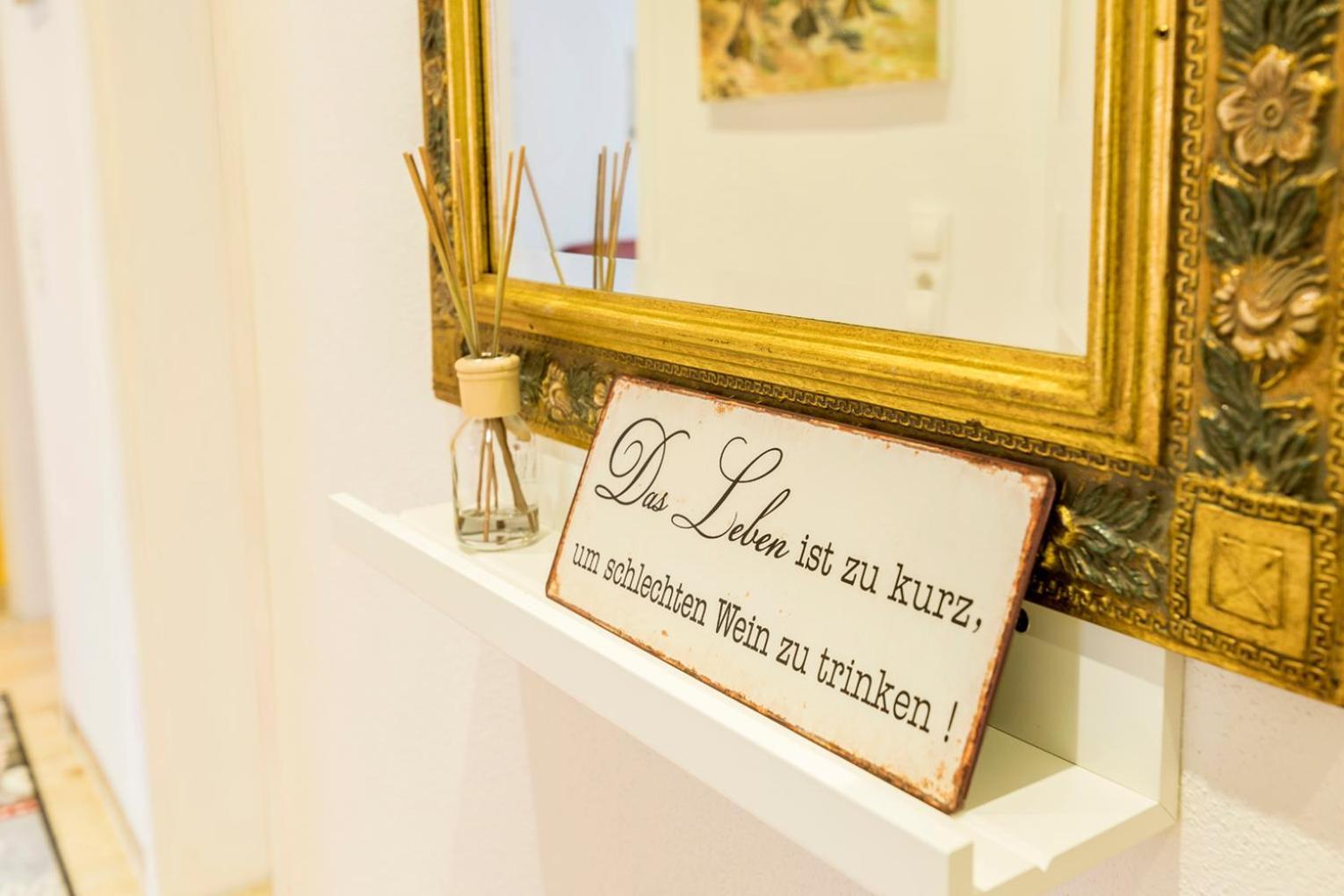 Weinbau Frank Schoenig Sommerhausen Eksteriør billede
